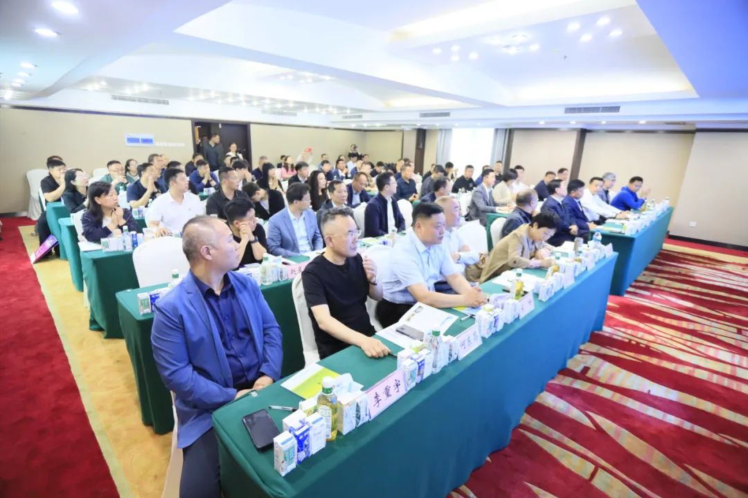 河南省2024國家“學(xué)生飲用奶計(jì)劃”推廣工作推進(jìn)會(huì)在鄭州成功舉辦！