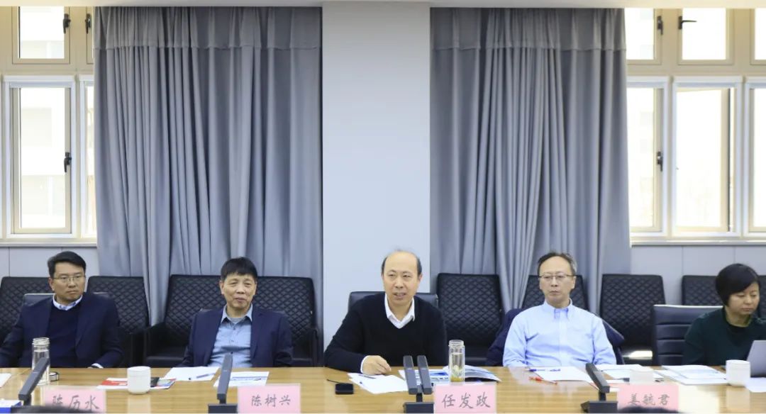 花花牛乳業(yè)集團(tuán)黨委書記、董事長唐洪峰一行赴中原食品實(shí)驗(yàn)室同中國工程院院士、中原食品實(shí)驗(yàn)室主任任發(fā)政座談交流