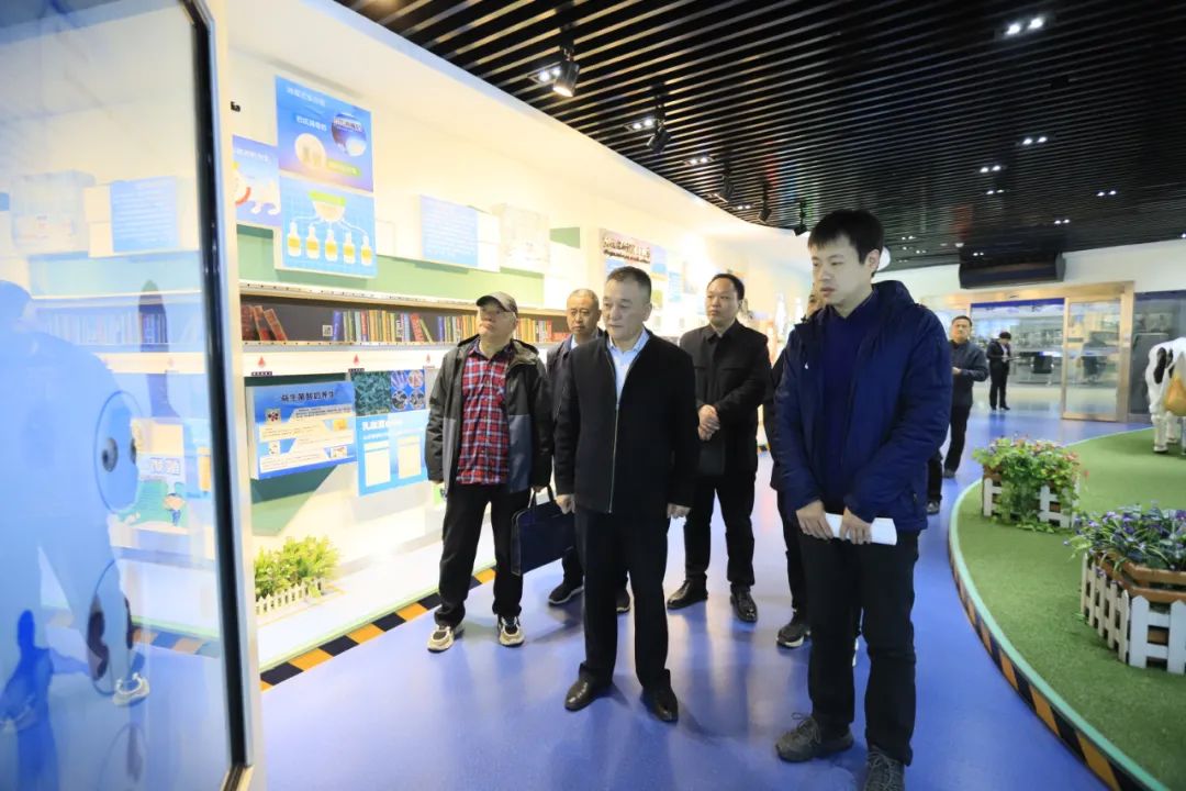 河南省發(fā)展改革委價(jià)調(diào)處副處長(zhǎng)馬冰一行蒞臨花花牛乳業(yè)集團(tuán)參觀調(diào)研 河南省發(fā)展改革委價(jià)調(diào)處副處長(zhǎng)馬冰一行蒞臨花花牛乳業(yè)集團(tuán)參觀調(diào)研