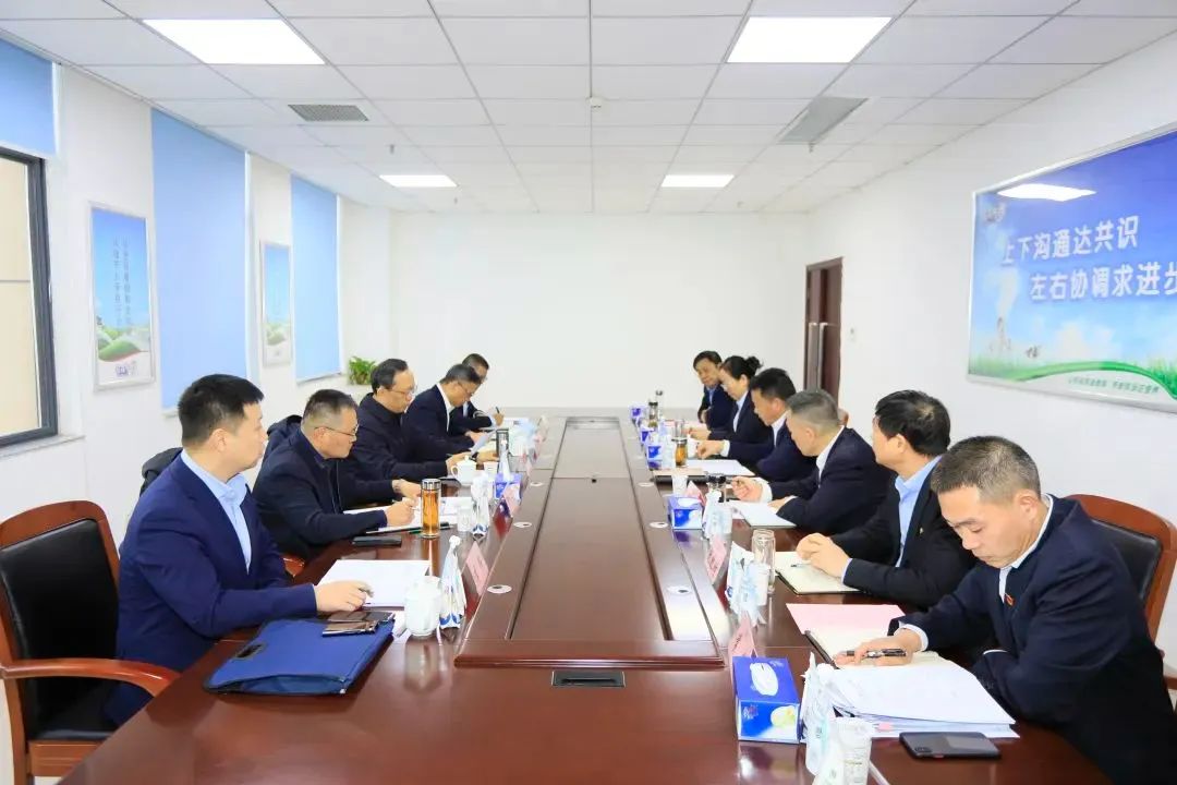省政府國資委黨委書記、主任李濤一行到花花牛乳業(yè)集團(tuán)調(diào)研