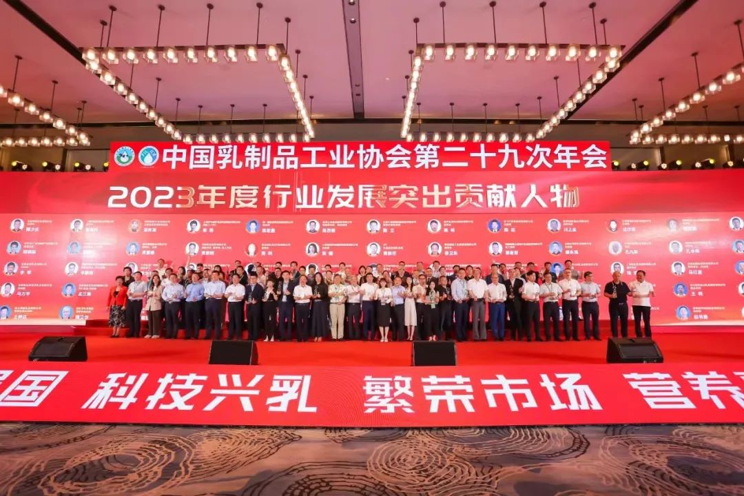 參觀拓思路 交流促發(fā)展 | 集團領導參加中乳協(xié)第二十九次年會暨中國(國際)乳業(yè)技術博覽會并到江西陽光乳業(yè)參觀座談 參觀拓思路 交流促發(fā)展 | 集團領導參加中乳協(xié)第二十九次年會暨中國(國際)乳業(yè)技術博覽會并到江西陽光乳業(yè)參觀座談