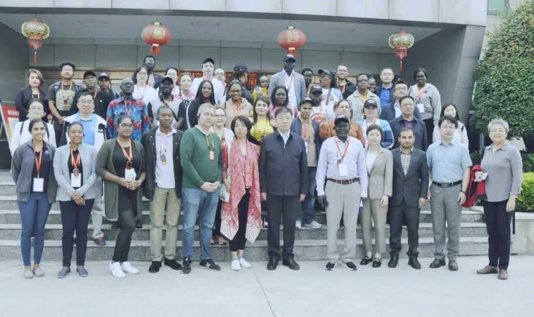 北京大學南南合作與發(fā)展學院教授、全球伙伴關系主任周詠梅一行蒞臨花花牛平輿瑞亞牧業(yè)參觀調(diào)研
