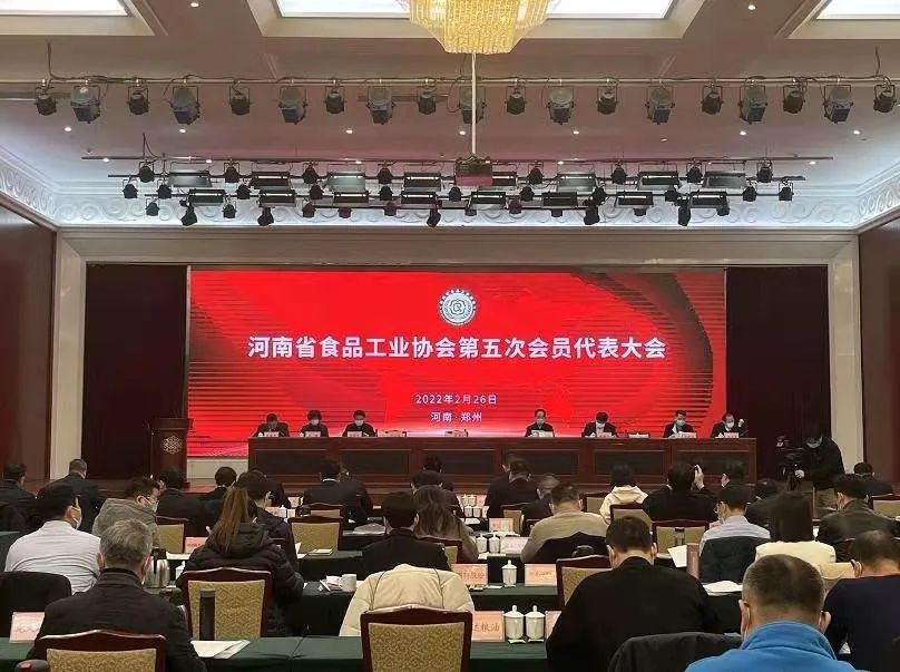 花花牛乳業(yè)集團董事長關(guān)曉彥當選河南省食品工業(yè)協(xié)會副會長 花花牛乳業(yè)集團董事長關(guān)曉彥當選河南省食品工業(yè)協(xié)會副會長