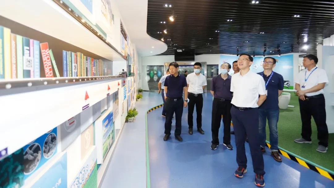 快訊 | 湖北省農(nóng)業(yè)廳副廳長王海濤等領(lǐng)導一行蒞臨河南花花牛乳業(yè)集團參觀調(diào)研