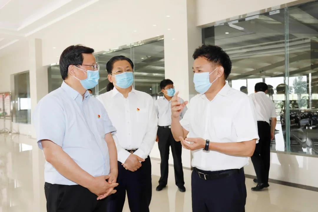 快訊 | 河南省委常委、省紀委書記、省監(jiān)委主任任正曉蒞臨花花牛乳業(yè)集團新蔡瑞亞牧場調研