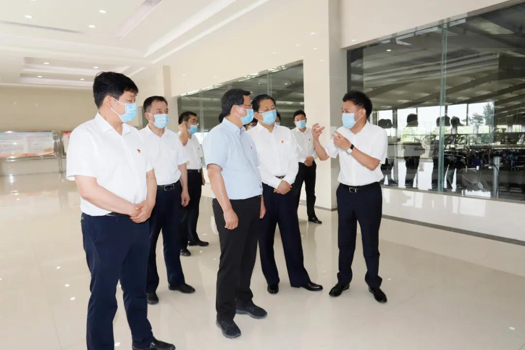快訊 | 河南省委常委、省紀委書記、省監(jiān)委主任任正曉蒞臨花花牛乳業(yè)集團新蔡瑞亞牧場調研
