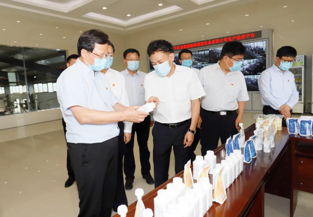 快訊 | 河南省委常委、省紀委書記、省監(jiān)委主任任正曉蒞臨花花牛乳業(yè)集團新蔡瑞亞牧場調研