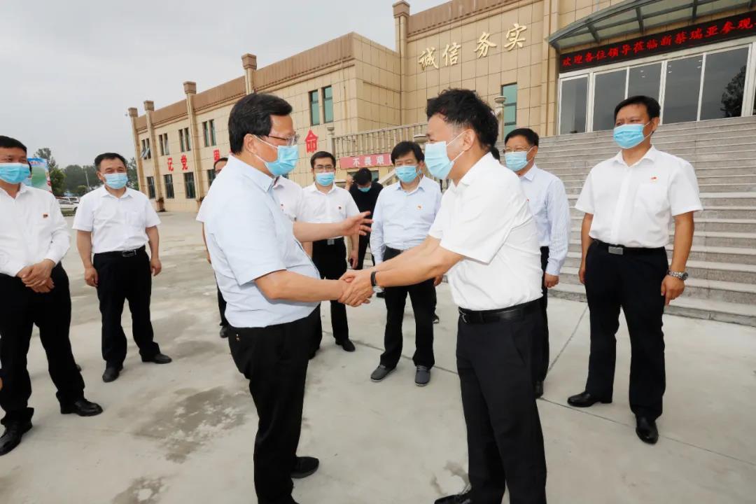 快訊 | 河南省委常委、省紀委書記、省監(jiān)委主任任正曉蒞臨花花牛乳業(yè)集團新蔡瑞亞牧場調研
