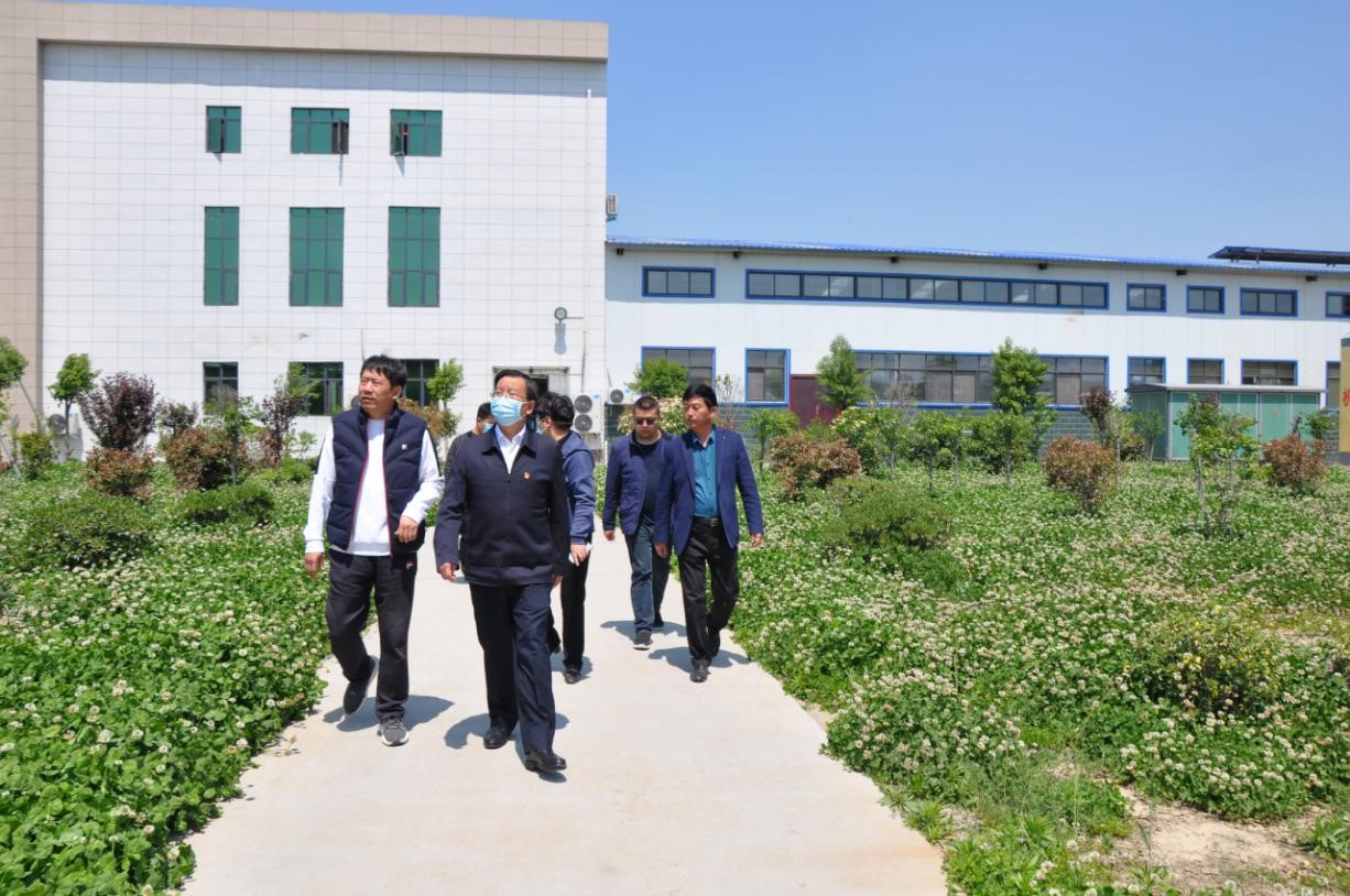 商丘市委常委、宣傳部部長王全周一行蒞臨睢縣瑞亞牧業(yè)有限公司調(diào)研