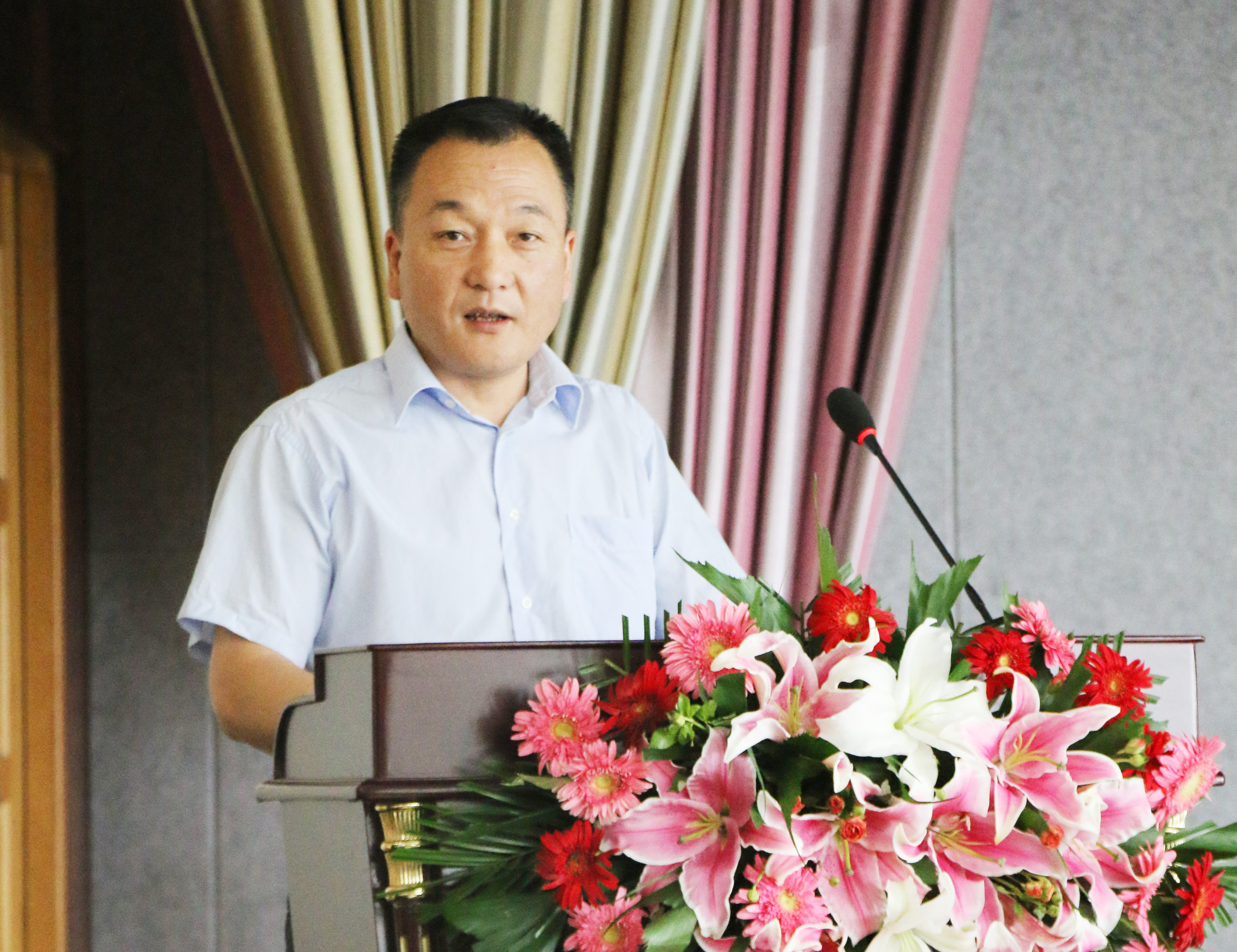 揚帆再起航 | 花花牛乳業(yè)集團養(yǎng)殖、飼料事業(yè)部2019上半年總結(jié)表彰暨下半年工作部署大會隆重召開