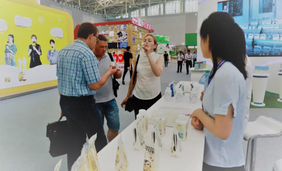 致敬祖國70華誕 |花花牛亮相第十屆中國奶業(yè)大會