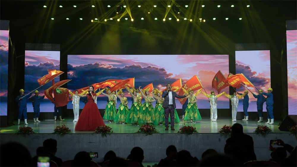 “不忘初心、聚力前行” 花花牛集團(tuán)2018迎新春聯(lián)歡會(huì)隆重舉行