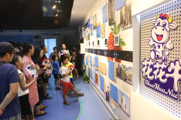 走進(jìn)花花牛見(jiàn)證最真實(shí)的透明品質(zhì)