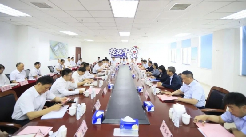 揚(yáng)帆起航 譜寫絢麗新篇章 | 花花牛乳業(yè)集團(tuán)新一屆董事會(huì)成立并召開(kāi)中高層以上領(lǐng)導(dǎo)干部會(huì)議