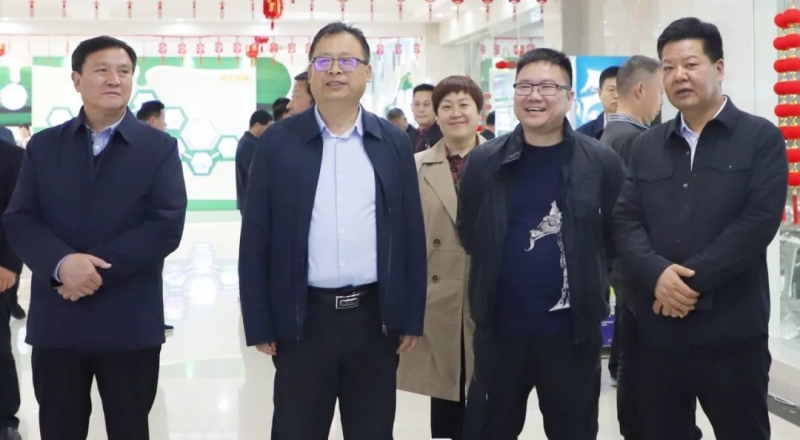 花花牛丨駐馬店市遂平縣政協(xié)黨組書記、主席張衛(wèi)東一行蒞臨花花牛魯山瑞亞牧場(chǎng)參觀